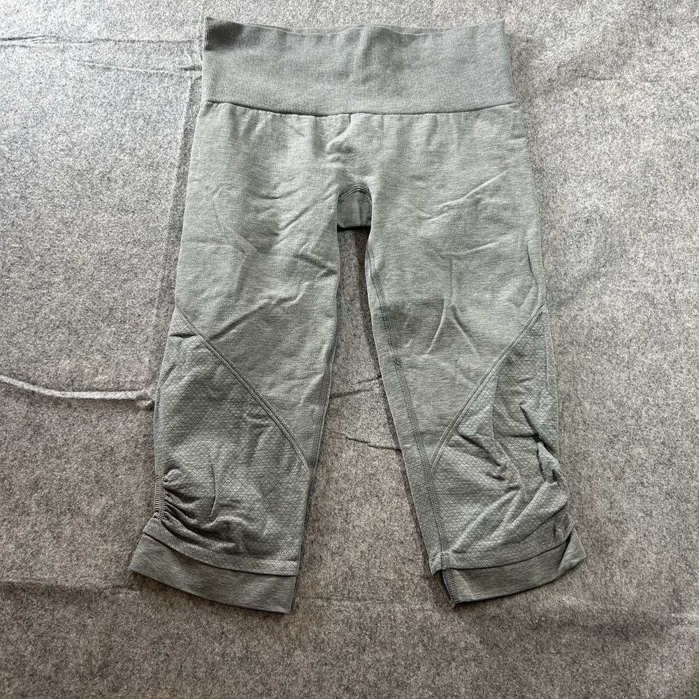 Lululemon Leggings In The Flow Womens Size 6 Gray Ribbed Stretch Crop Yoga
